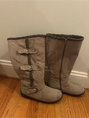 Bucco Capensis knee height faux-fur lined snow boots size 9